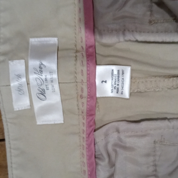 OLD Navy khaki shorts size 2 - Picture 2 of 3